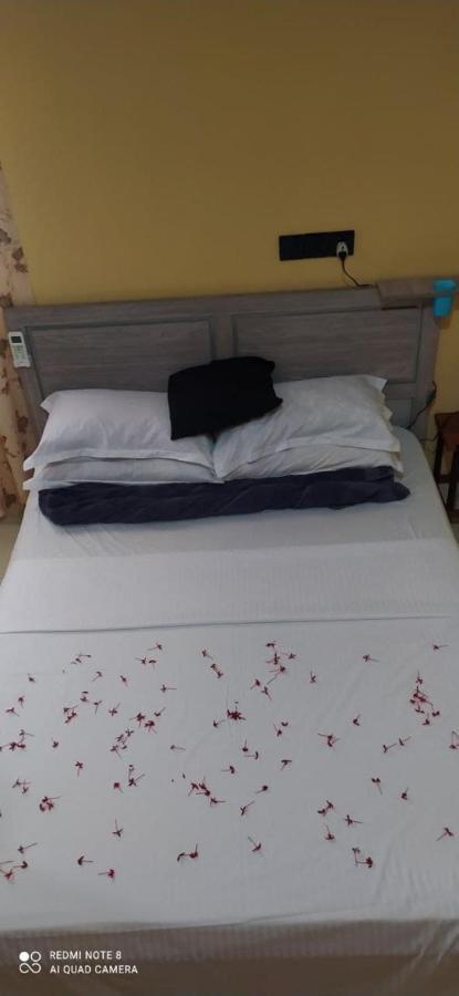 Night Star Dhangethi Bed & Breakfast Eksteriør bilde