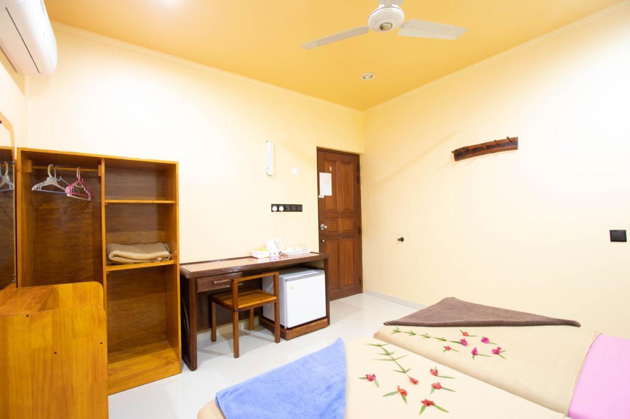 Night Star Dhangethi Bed & Breakfast Eksteriør bilde